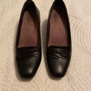 Black Clarks pumps.
